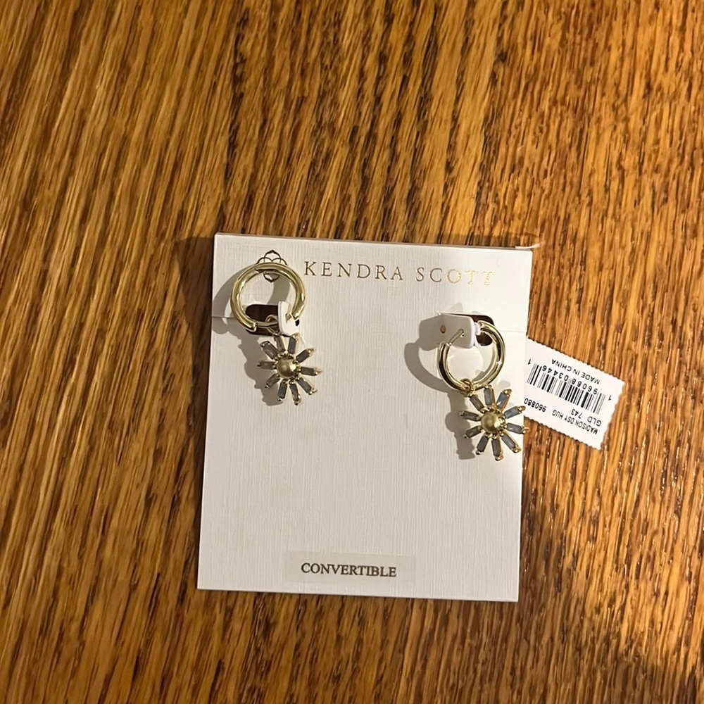 NWT Kendra Scott Woman’s Madison DSY Gold Flower Earrings - Picture 2 of 4